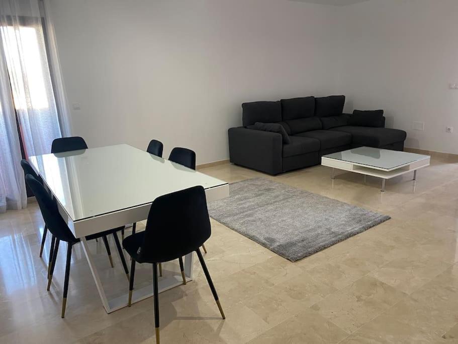 Central Estepona 3 Bed Apt With Pool And Parking Exterior photo