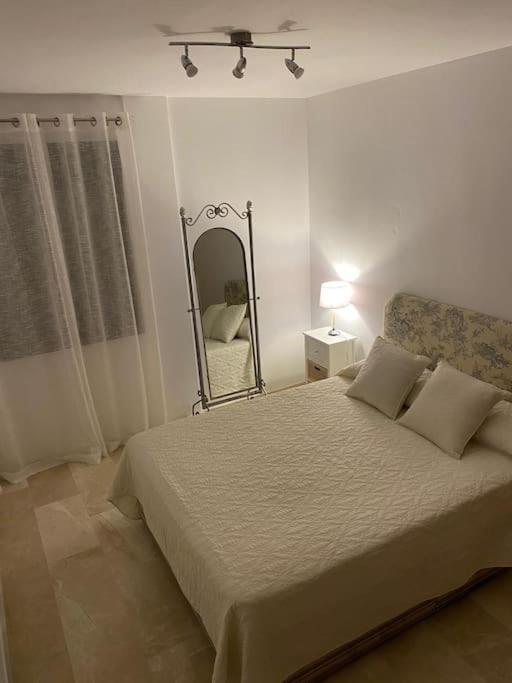 Central Estepona 3 Bed Apt With Pool And Parking Exterior photo
